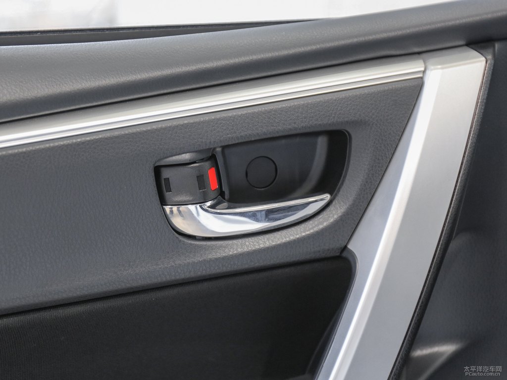 珍珠白色卡羅拉雙擎E+車廂內(nèi)飾圖片