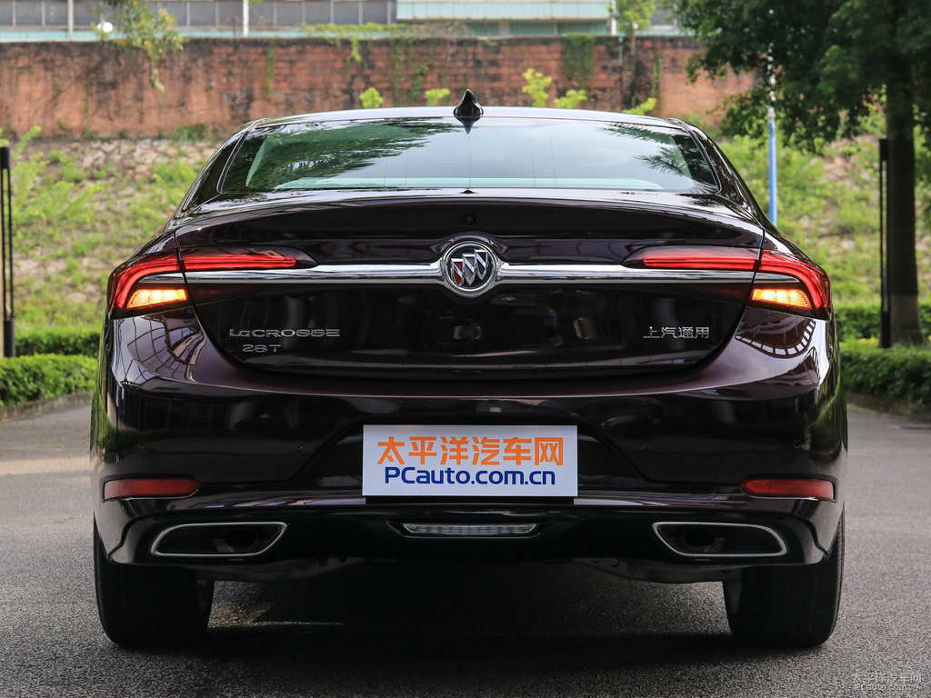 梅洛酒紅君越車尾外觀圖片