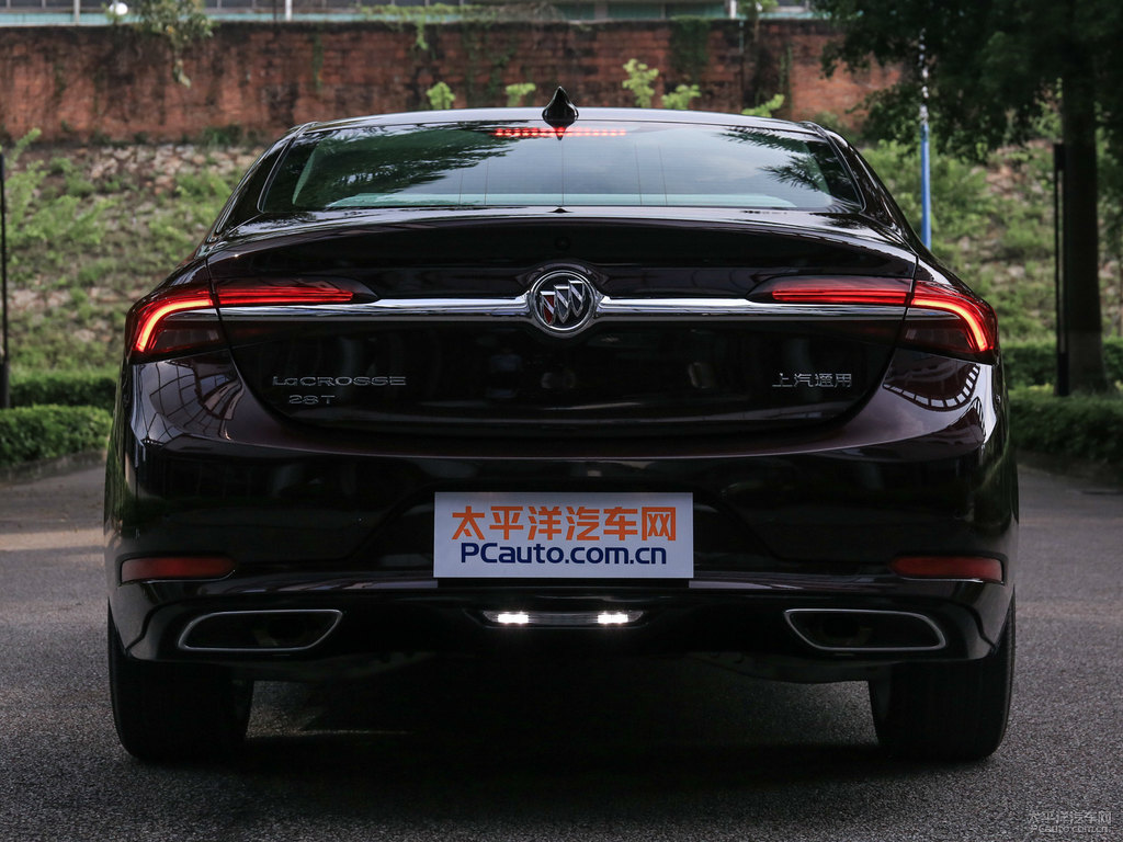 梅洛酒紅君越車尾外觀圖片