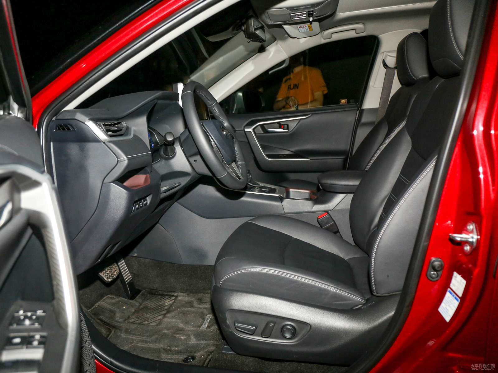 RAV4榮放空間高清大圖