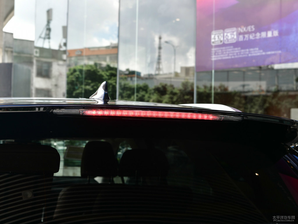 寶石藍(lán)色雷克薩斯RX車尾外觀圖片