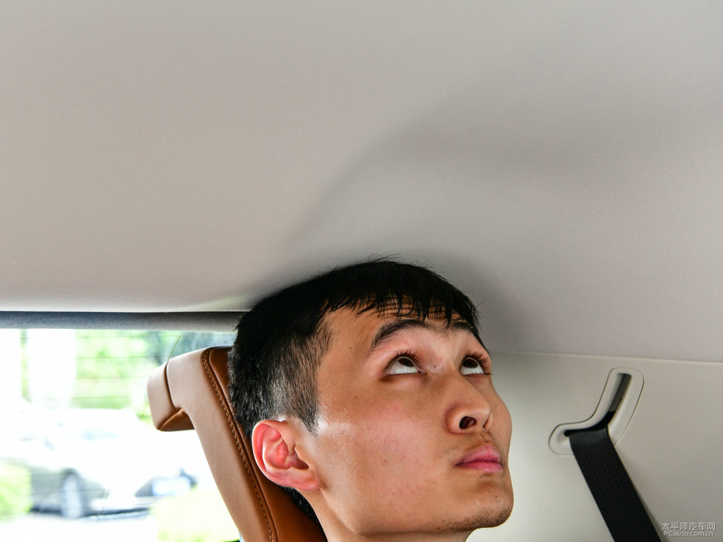 寶石藍(lán)色雷克薩斯RX駕乘空間空間圖片