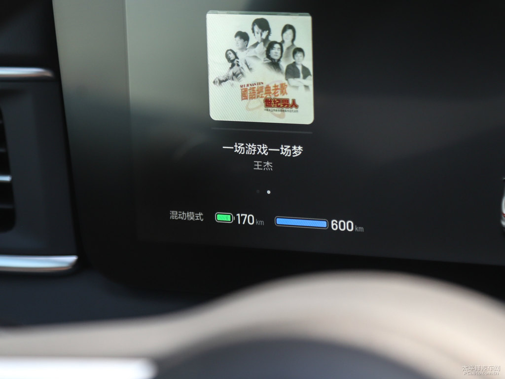 白色理想ONE中控內(nèi)飾圖片