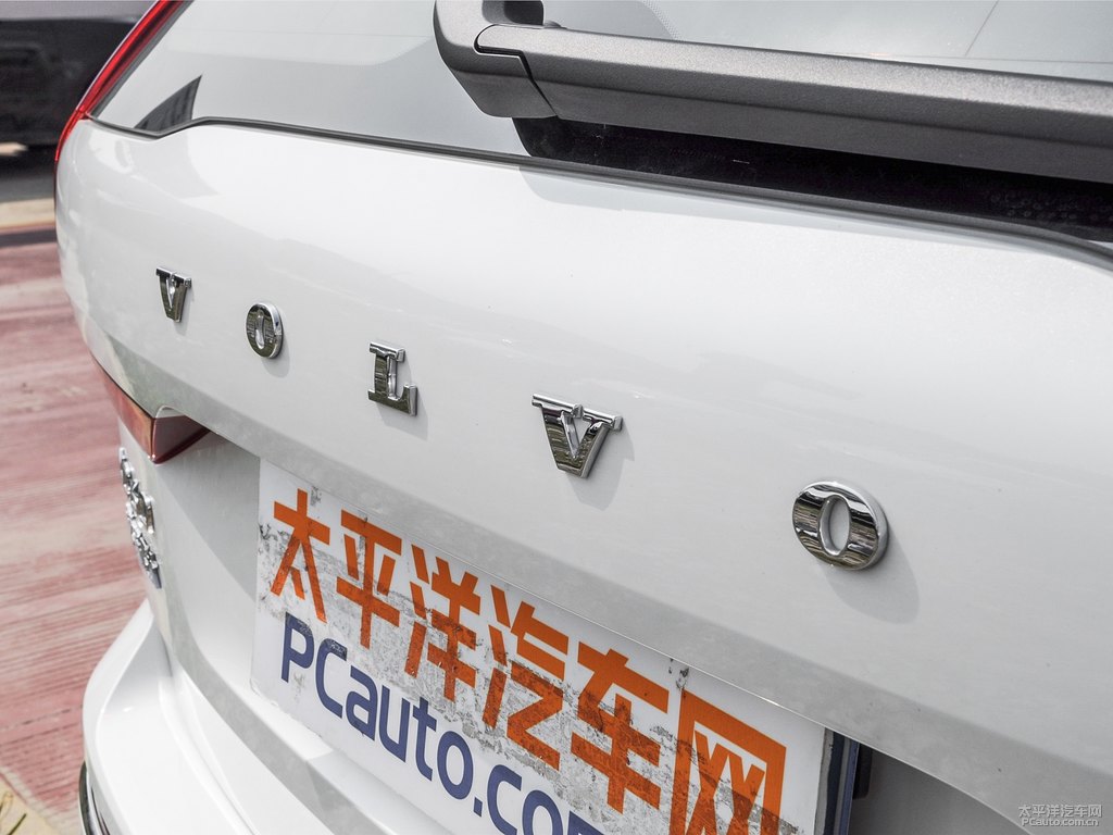 水晶白沃爾沃XC60車尾外觀圖片