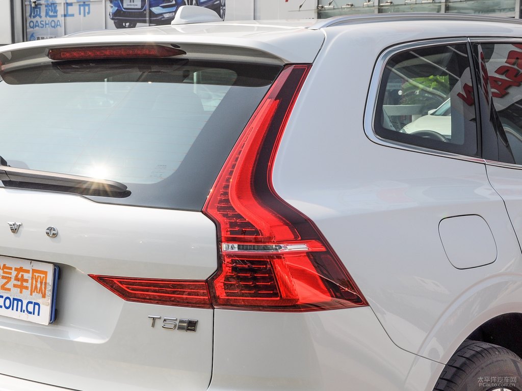 水晶白沃爾沃XC60車尾外觀圖片