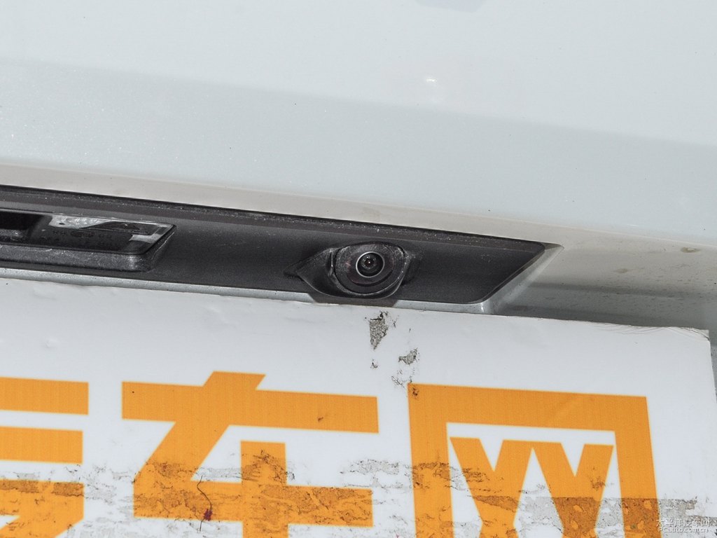 水晶白沃爾沃XC60車(chē)尾外觀圖片