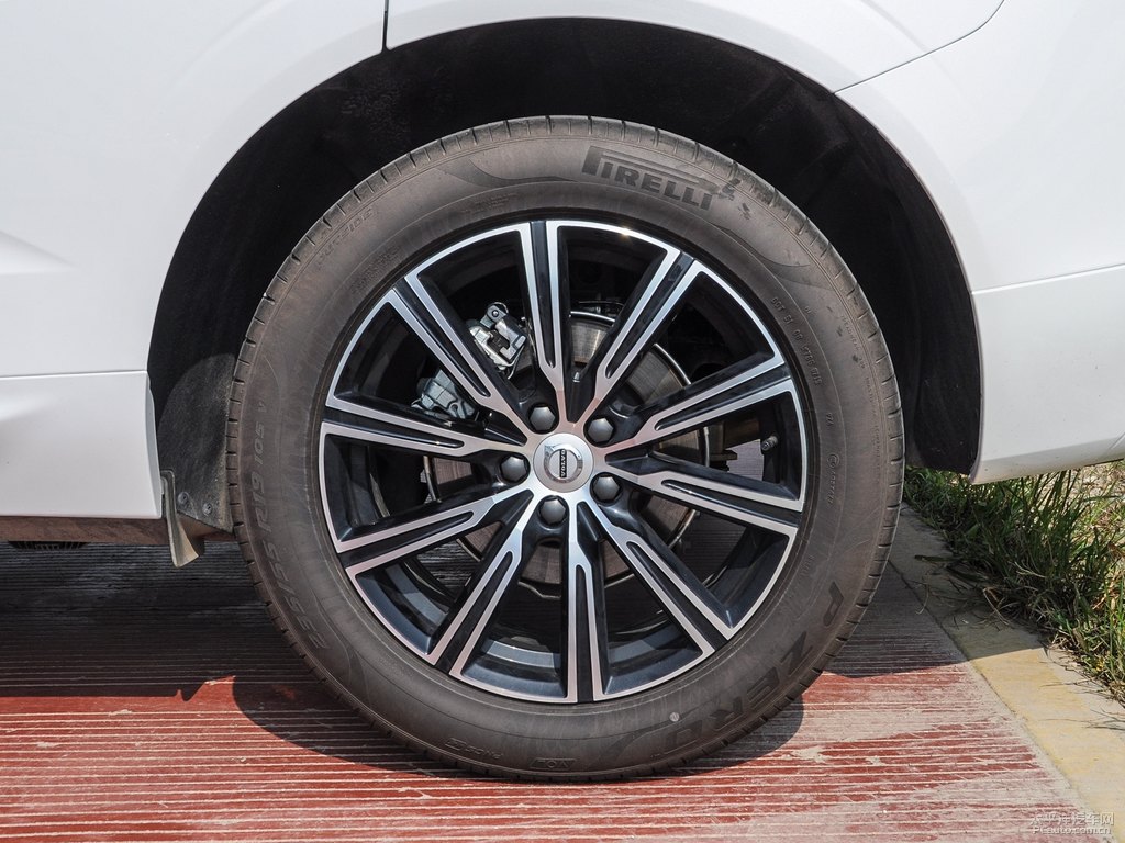 水晶白沃爾沃XC60車身外觀圖片