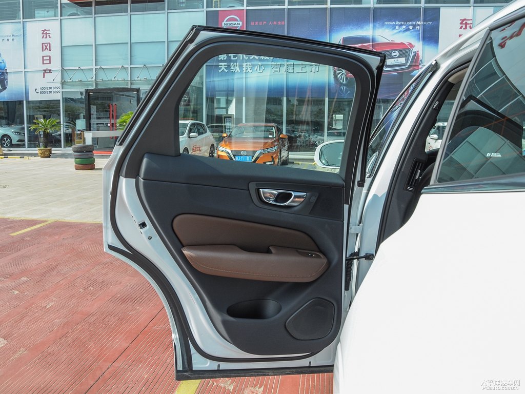 水晶白沃爾沃XC60車廂內(nèi)飾圖片