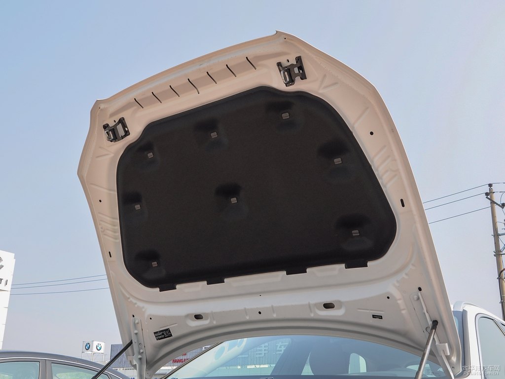 水晶白沃爾沃XC60發(fā)動(dòng)機(jī)其它細(xì)節(jié)圖片