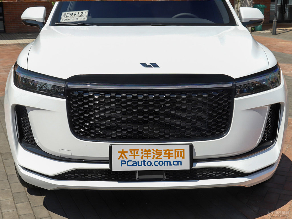 白色理想ONE車頭外觀圖片