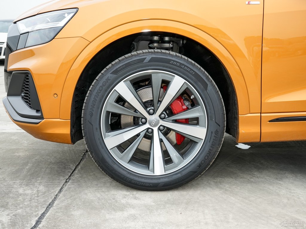 鎏金橙奧迪Q8車身外觀圖片
