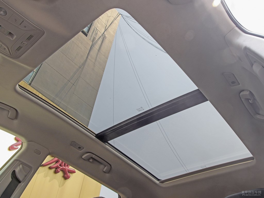 冰川白紅旗HS7車廂內(nèi)飾圖片