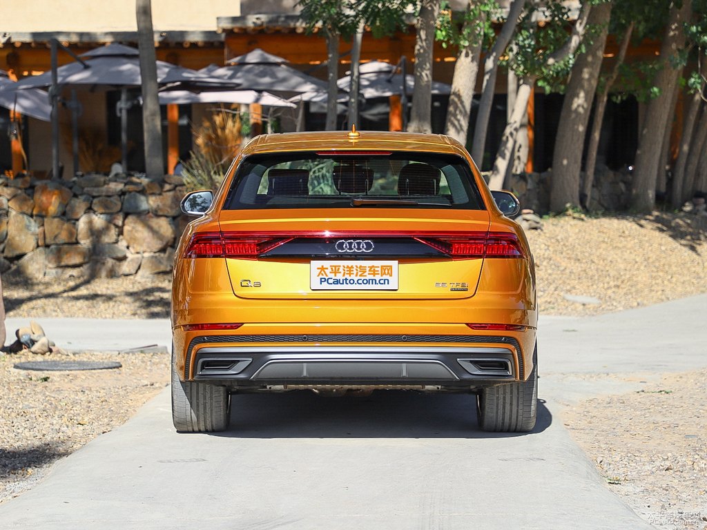 鎏金橙奧迪Q8整車(chē)外觀外觀圖片
