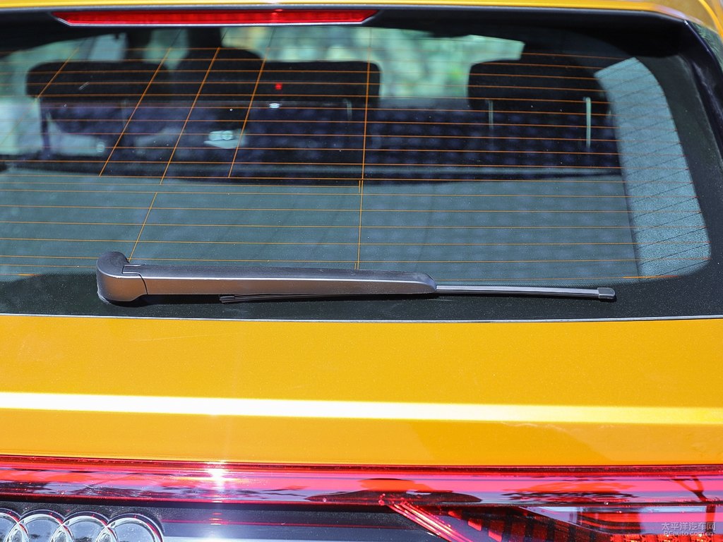 鎏金橙奧迪Q8車尾外觀圖片