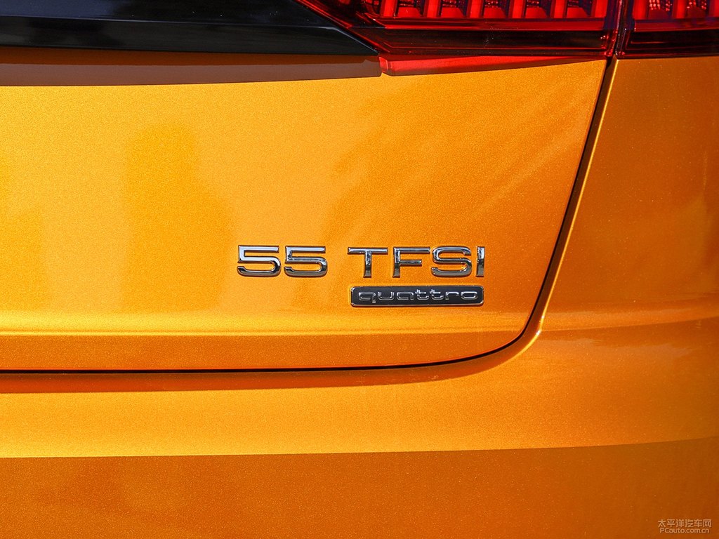 鎏金橙奧迪Q8車尾外觀圖片
