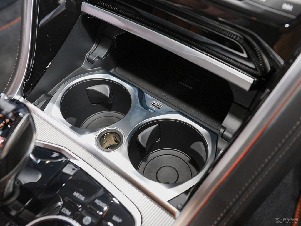 R8ϵDƬ