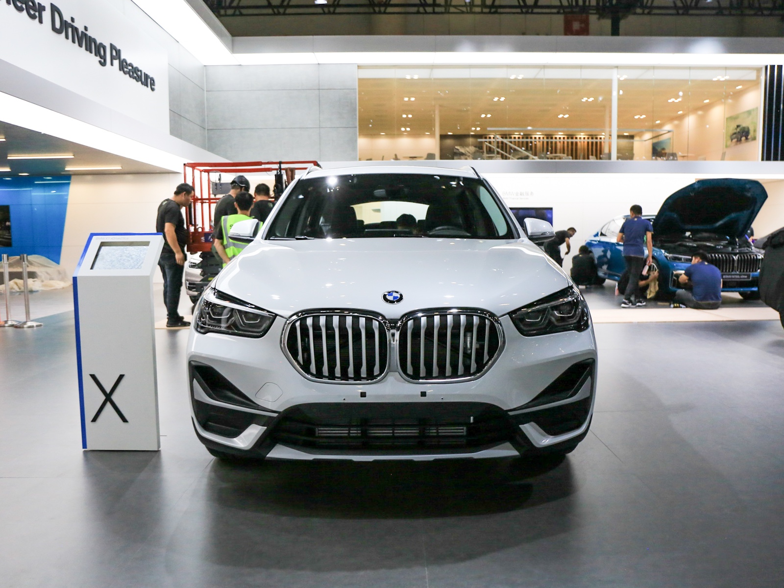 寶馬X1新能源車展高清大圖