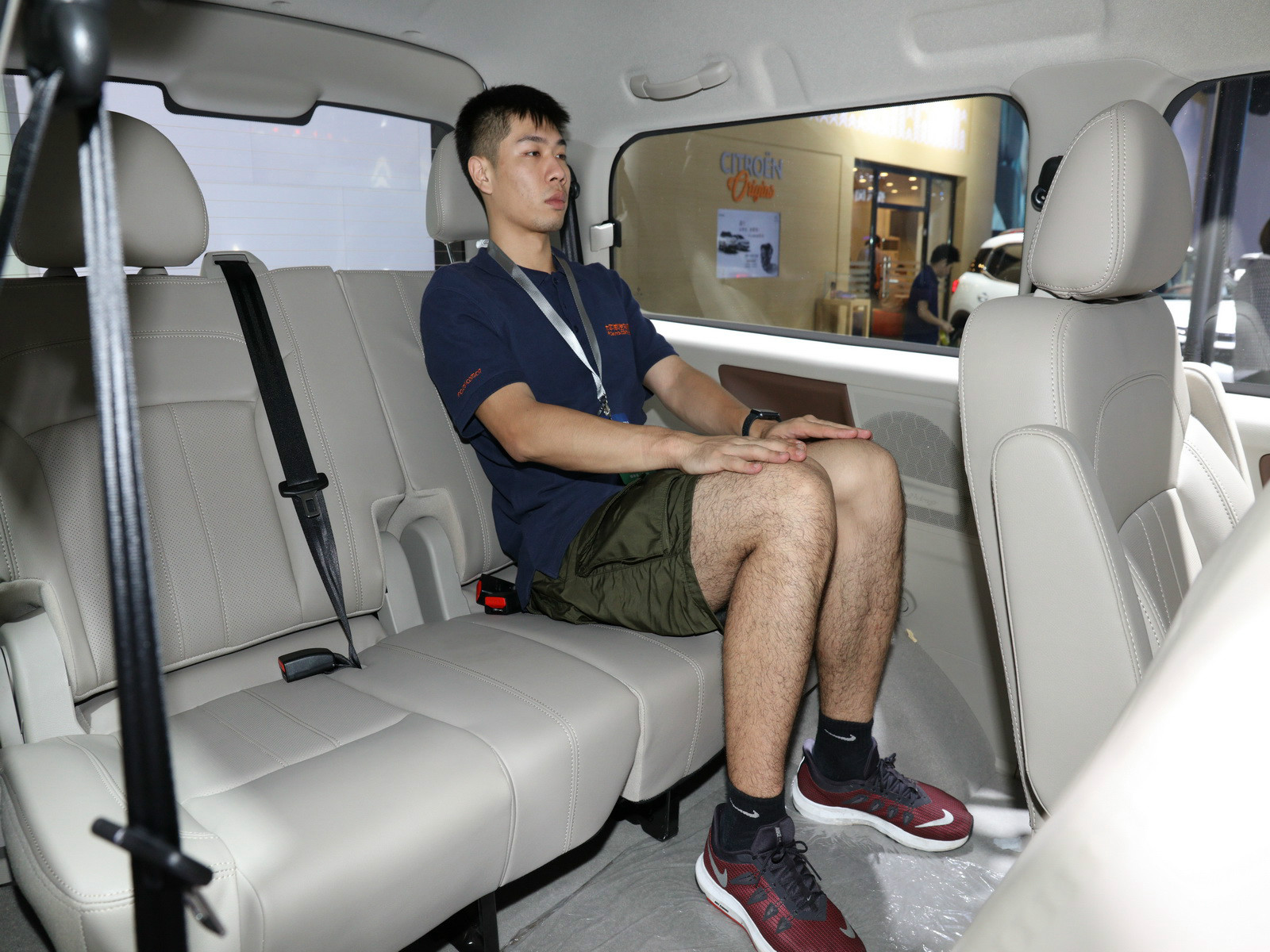 菱智M5新能源車展高清大圖
