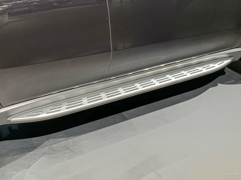 曜巖黑奔馳GLE車身外觀圖片