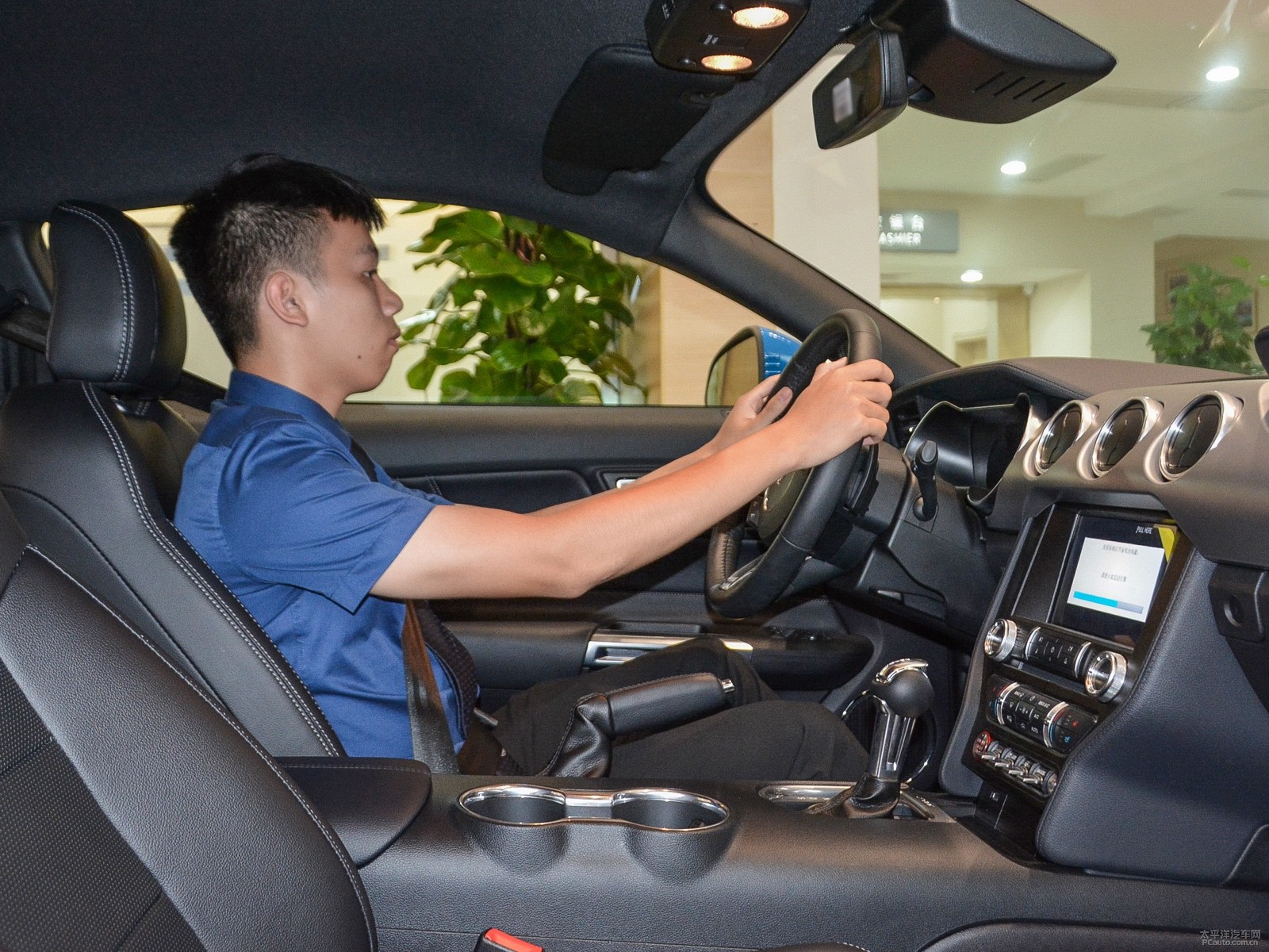 福特Mustang空間高清大圖