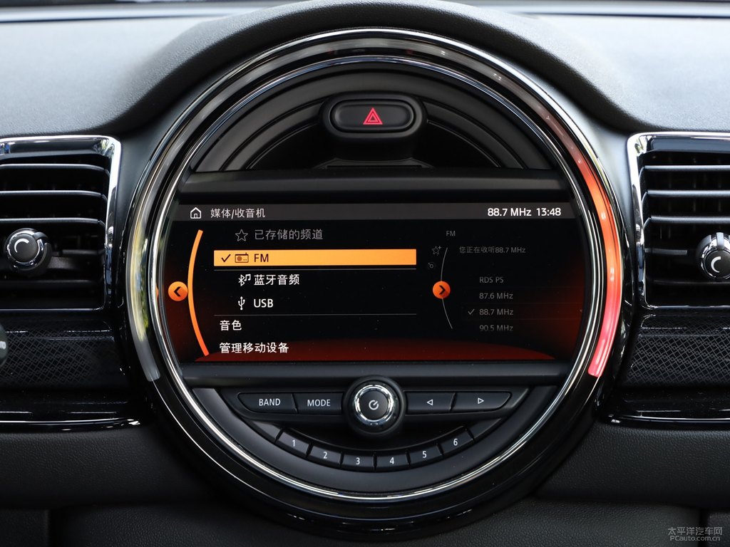 八十度黑MINI CLUBMAN中控內飾圖片