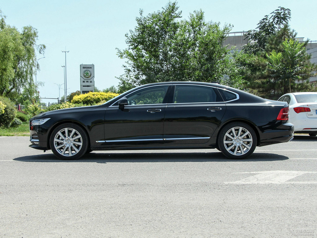瑪瑙黑沃爾沃S90整車外觀外觀圖片