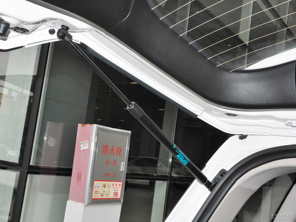 糖果白寶駿730后備廂空間圖片