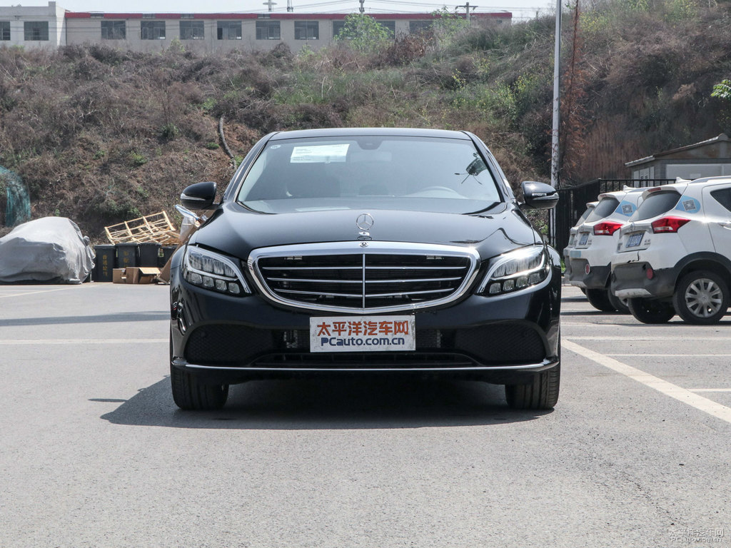曜巖黑奔馳C級整車外觀外觀圖片