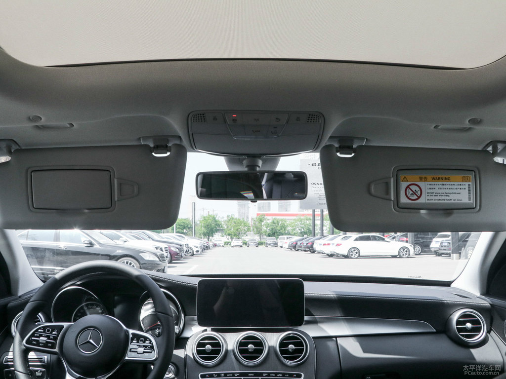 曜巖黑奔馳C級車廂內(nèi)飾圖片