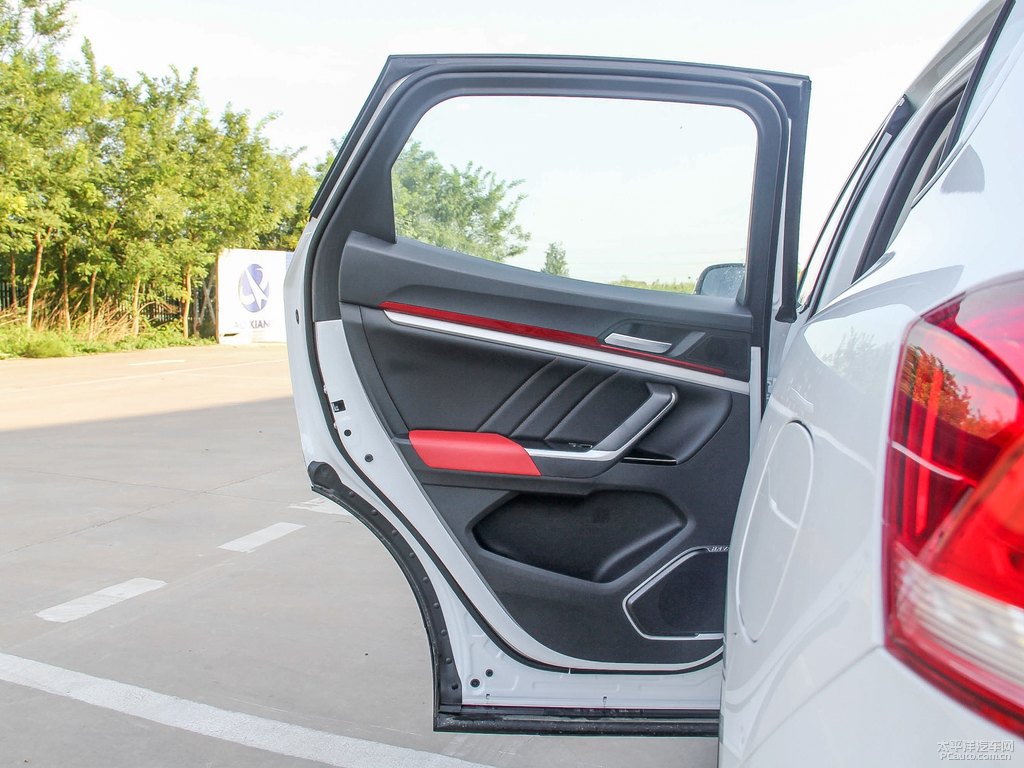 漢密爾頓白哈弗H4車廂內(nèi)飾圖片