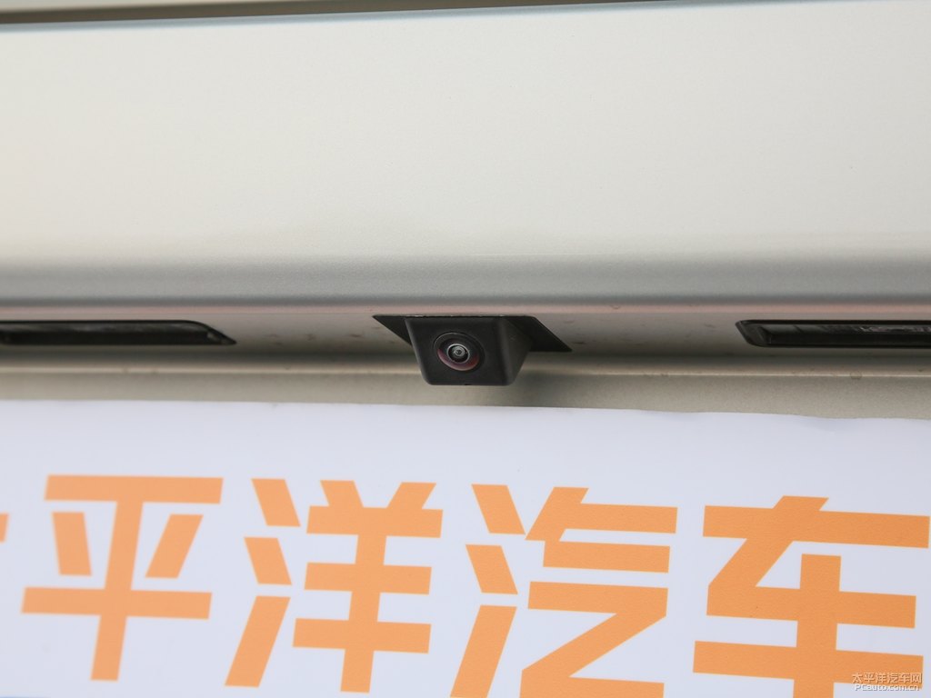 鉑光金紅旗H5經(jīng)典車尾外觀圖片