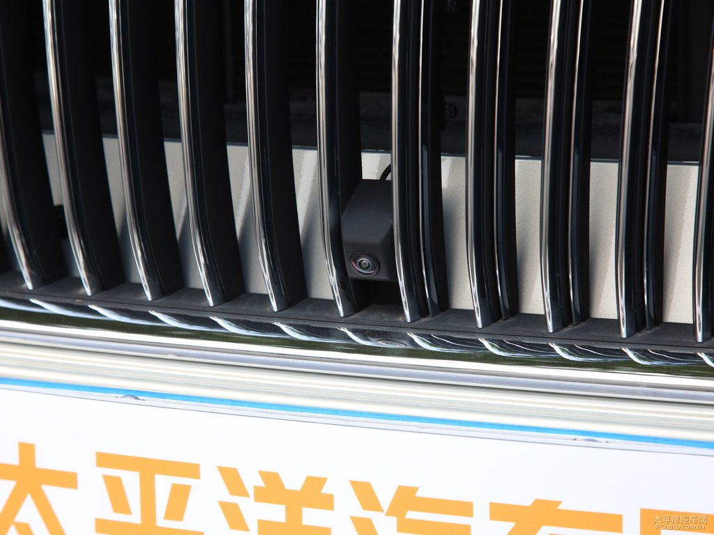 鉑光金紅旗H5經(jīng)典車頭外觀圖片