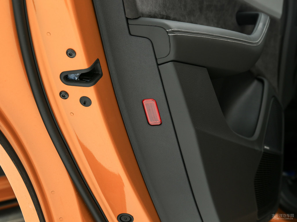 鎏金橙奧迪Q8車廂內(nèi)飾圖片