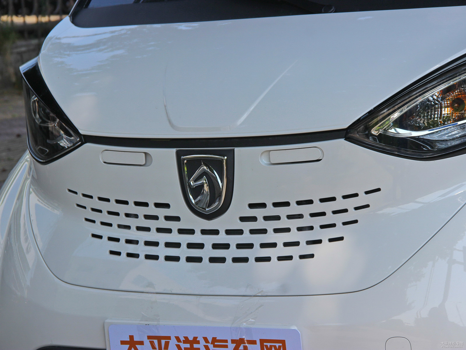 寶駿E100外觀高清大圖