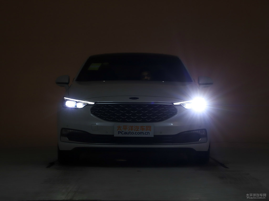 希臘白金牛座車頭外觀圖片