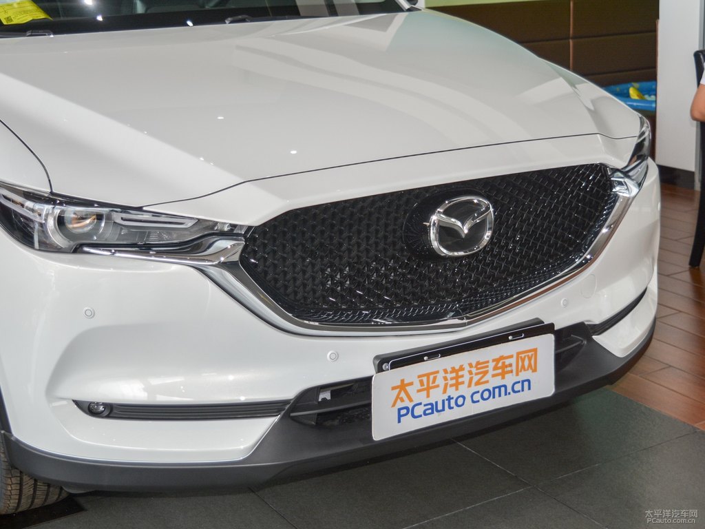 珠光白馬自達CX-5車頭外觀圖片