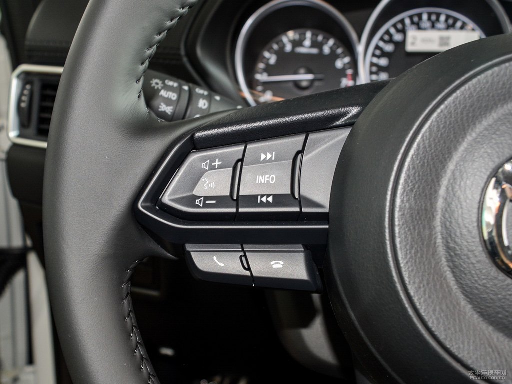 珠光白馬自達(dá)CX-5中控內(nèi)飾圖片