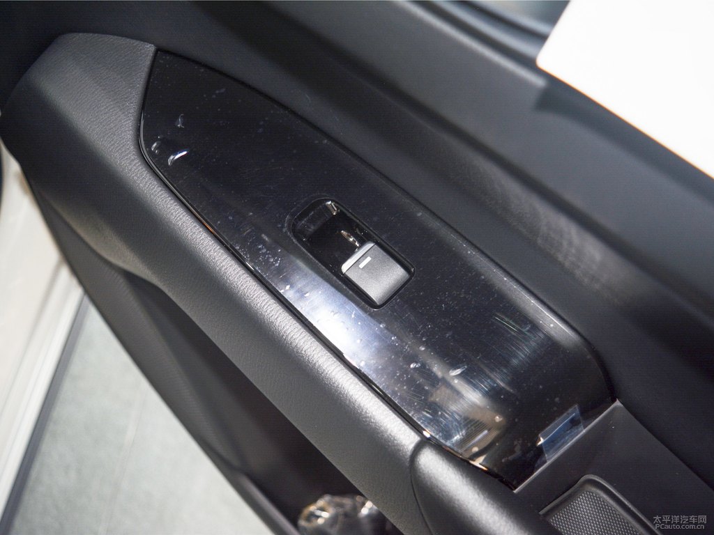 珠光白馬自達(dá)CX-5車廂內(nèi)飾圖片