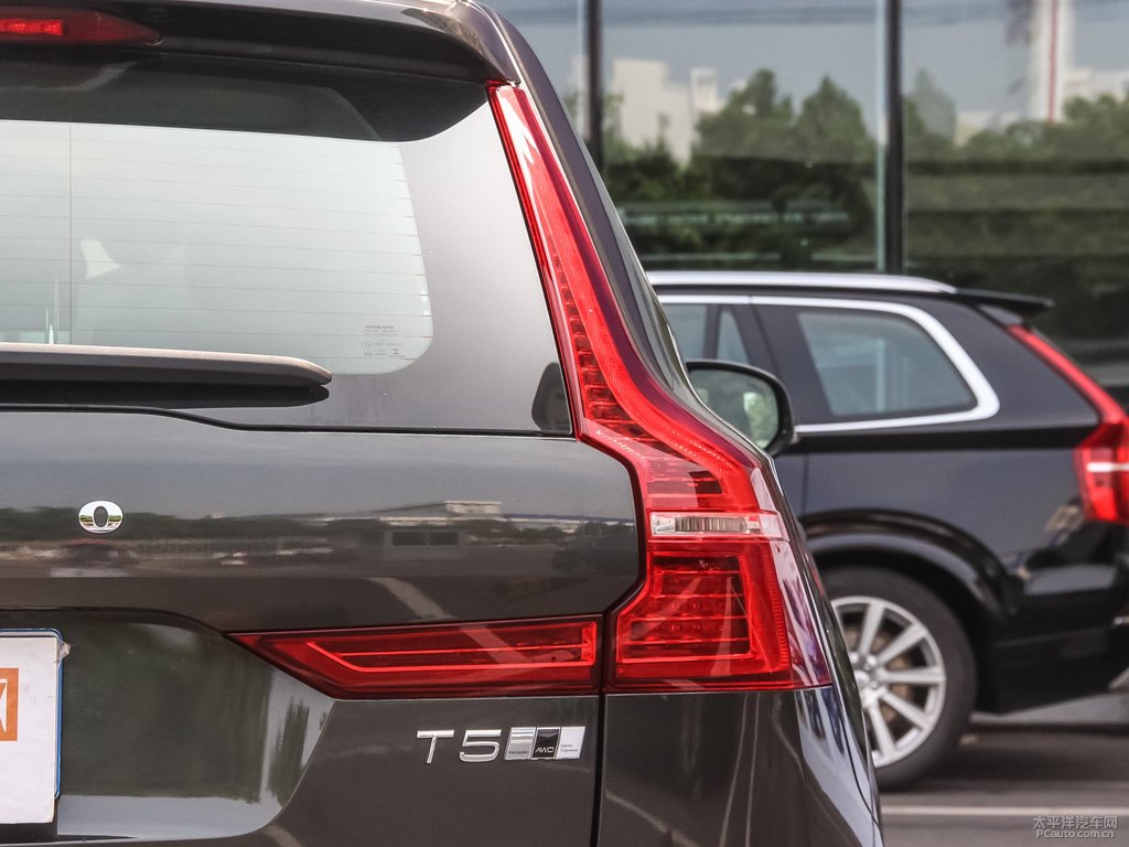 松林灰沃爾沃XC60車尾外觀圖片