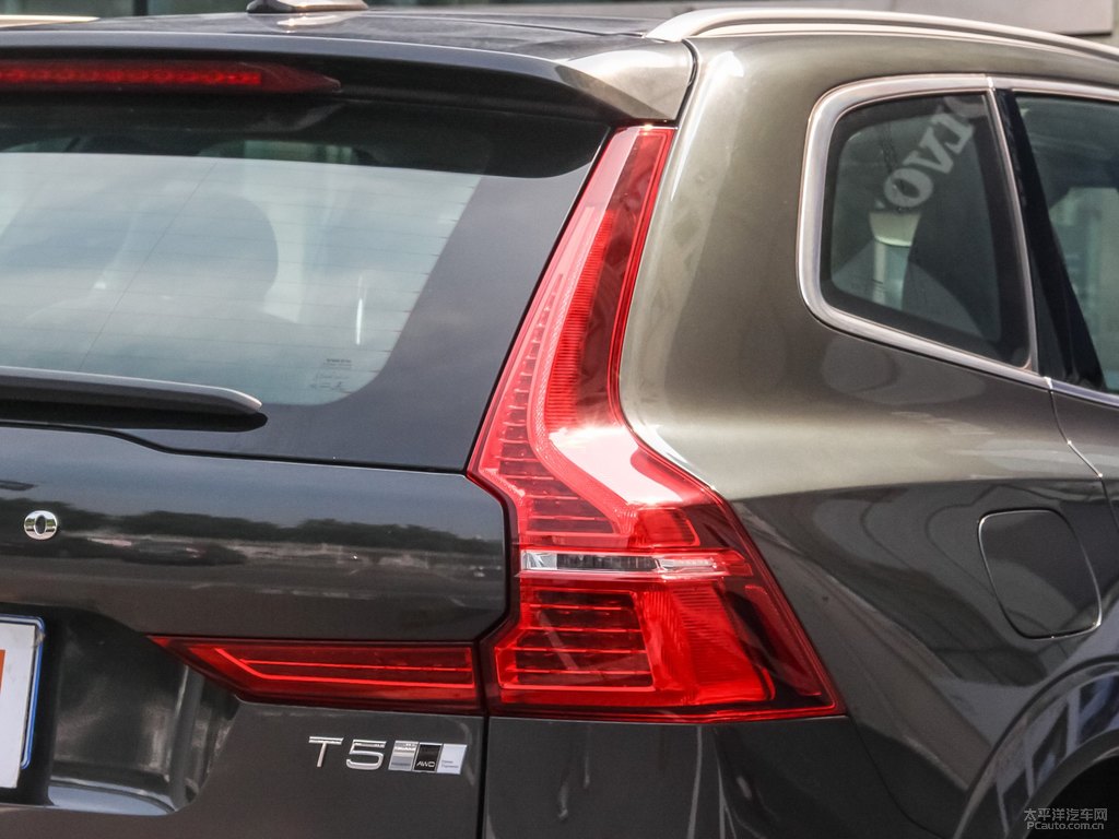 松林灰沃爾沃XC60車尾外觀圖片