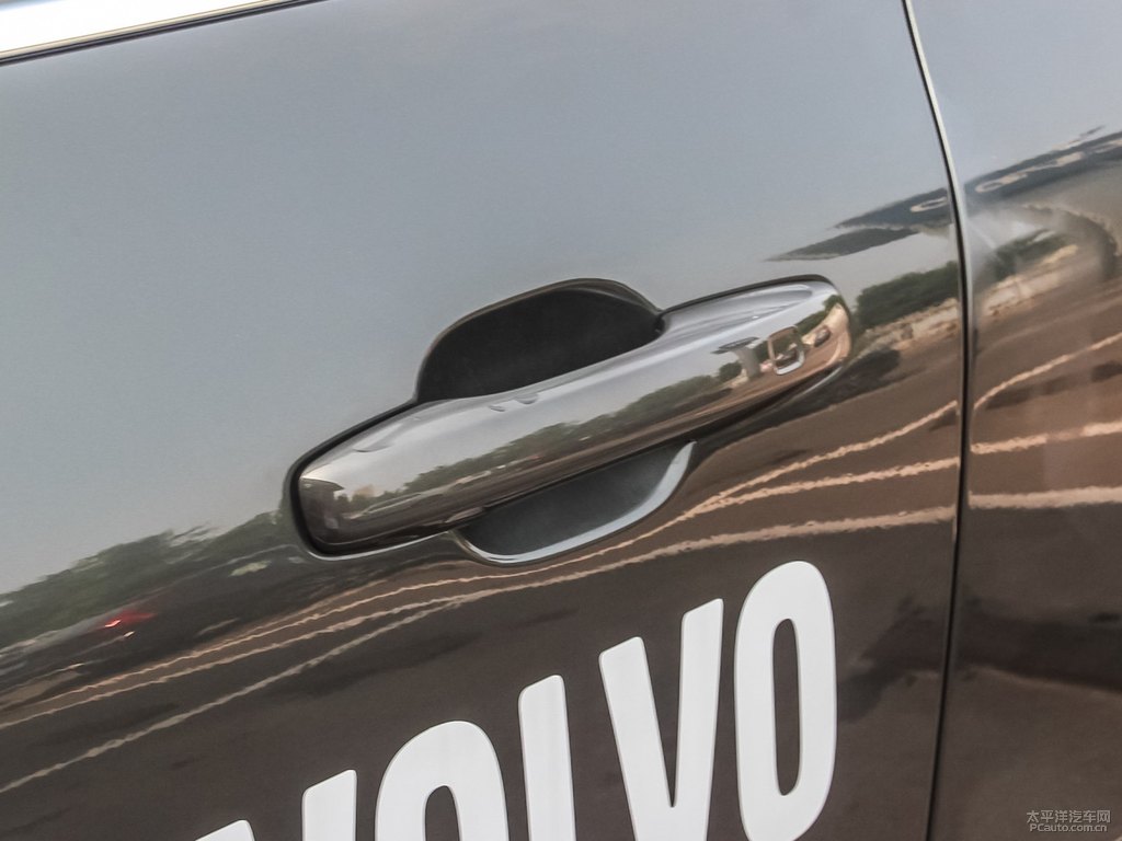 松林灰沃爾沃XC60車身外觀圖片