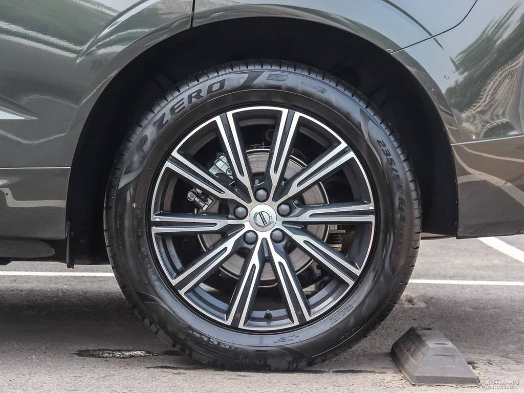 松林灰沃爾沃XC60車(chē)身外觀圖片
