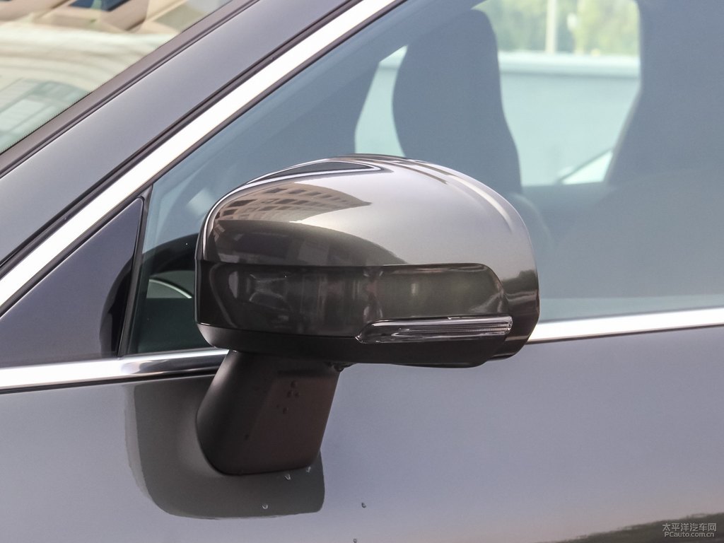 松林灰沃爾沃XC60車身外觀圖片