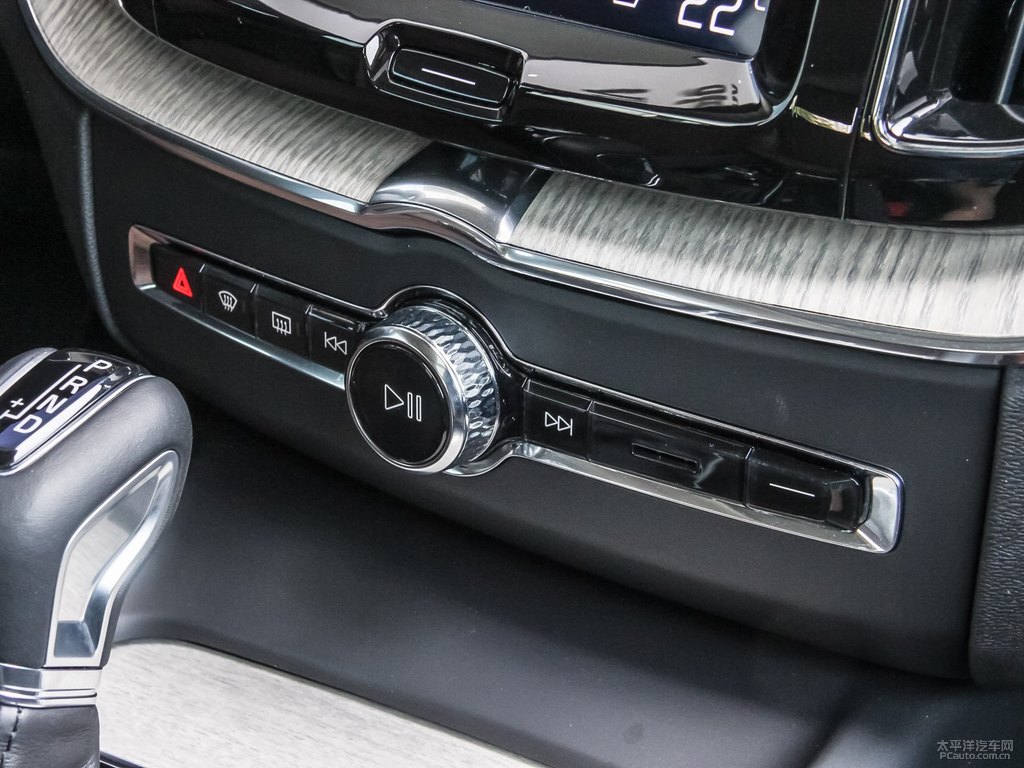 松林灰沃爾沃XC60中控內飾圖片