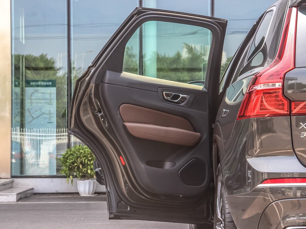 松林灰沃爾沃XC60車廂內(nèi)飾圖片