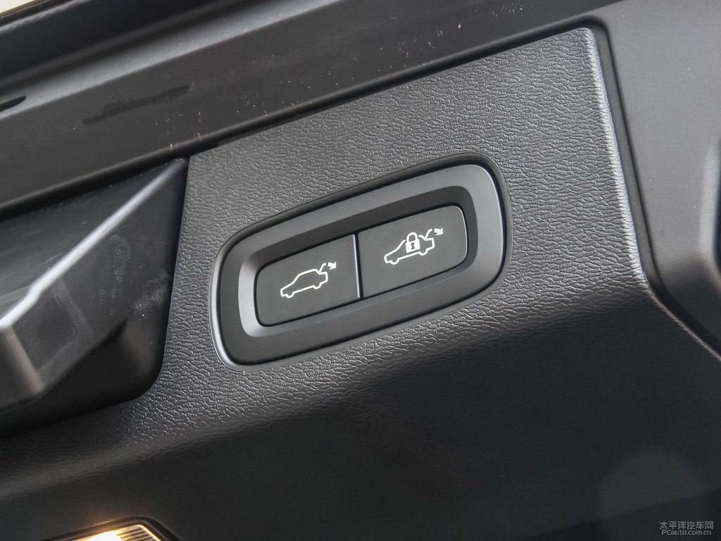 松林灰沃爾沃XC60后備廂空間圖片