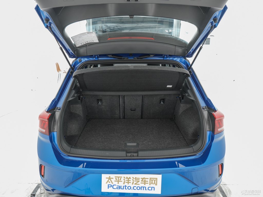 貝加爾湖藍(lán)T-ROC探歌后備廂空間圖片