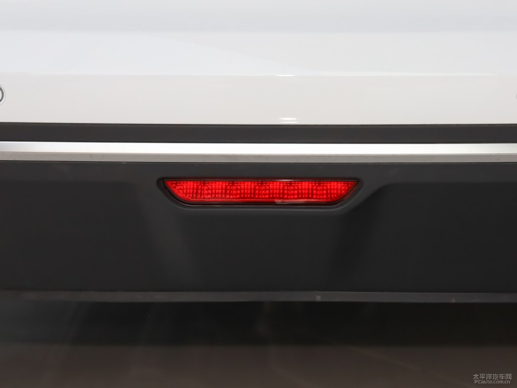 冰晶白帝豪GS車尾外觀圖片