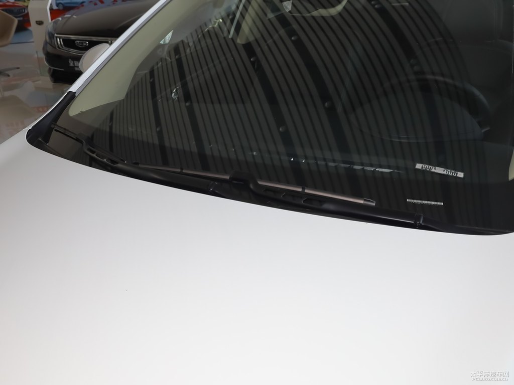 冰晶白帝豪GS車身外觀圖片