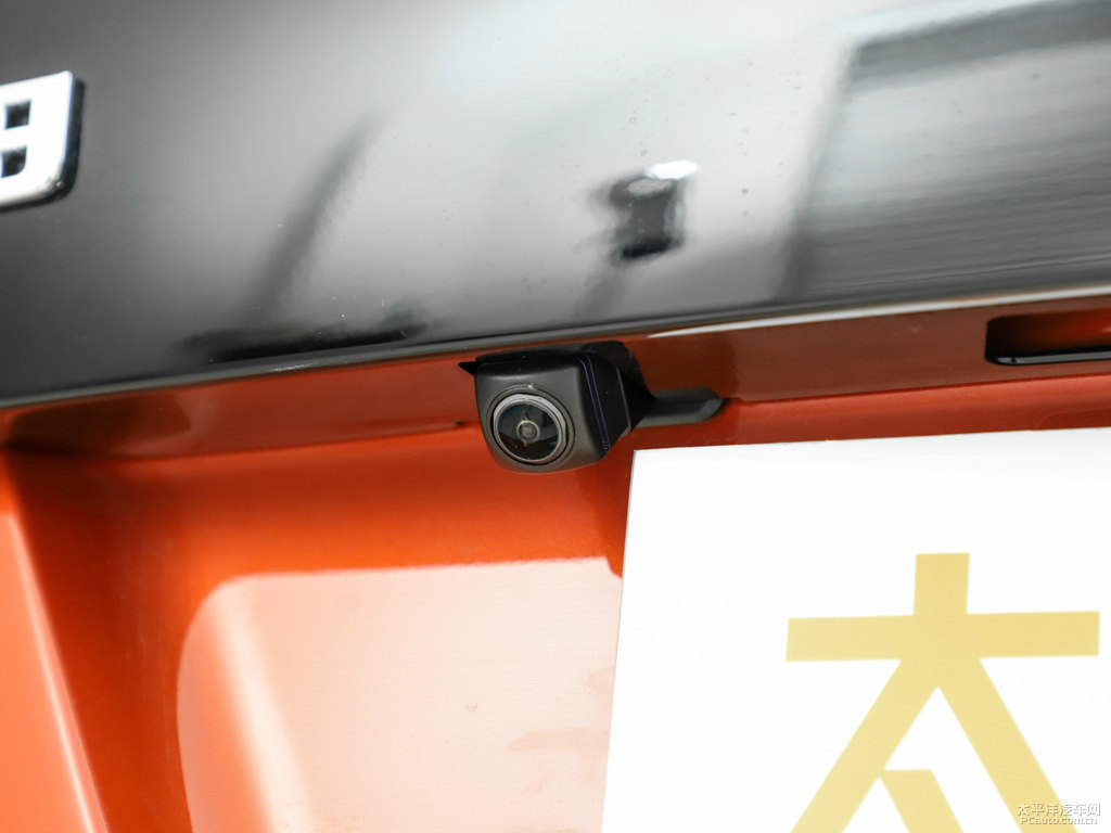閃電橙YARiS L 致炫X車尾外觀圖片